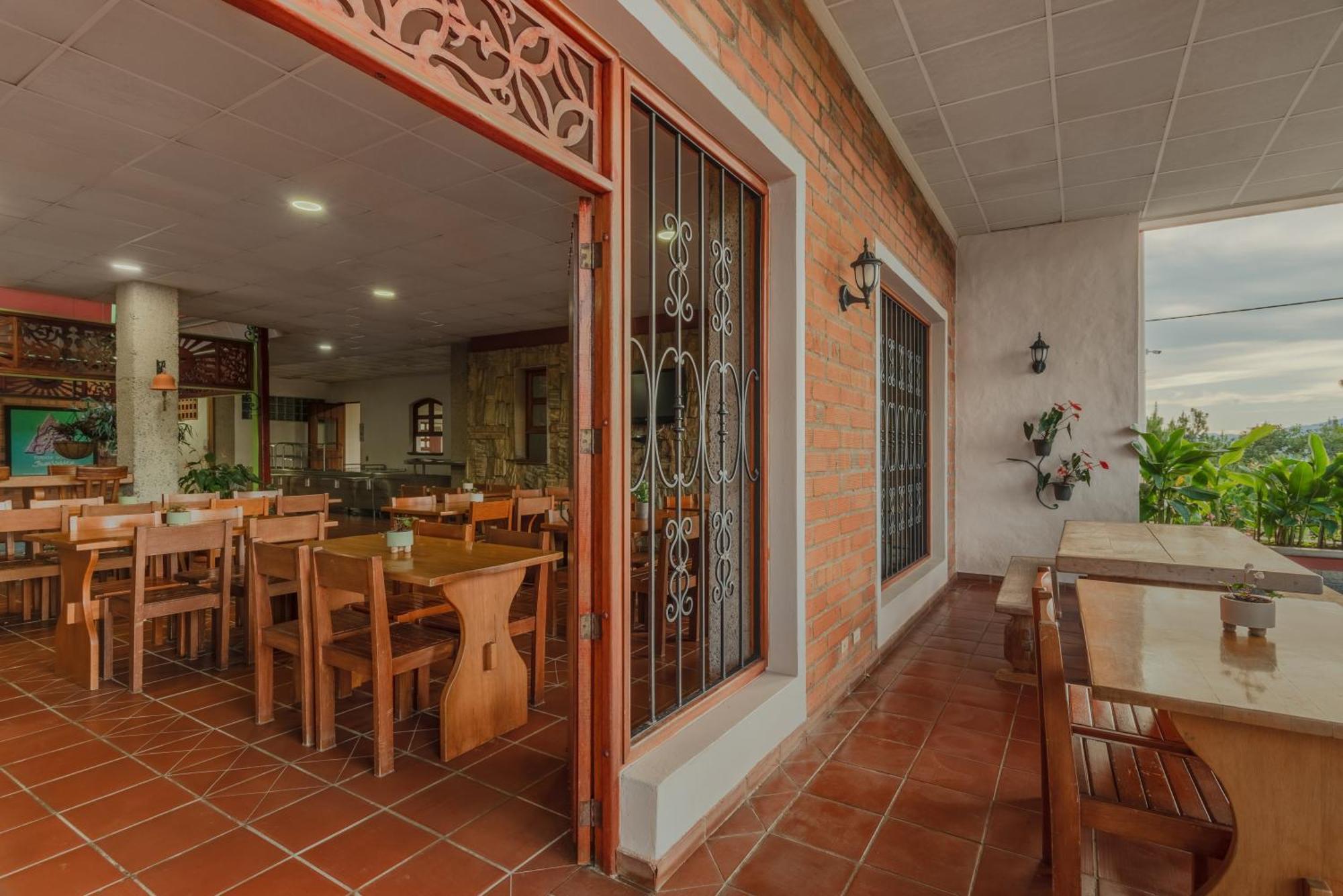 Granja Del Cafe Hotel Y Centro De Convenciones Venecia  Ngoại thất bức ảnh